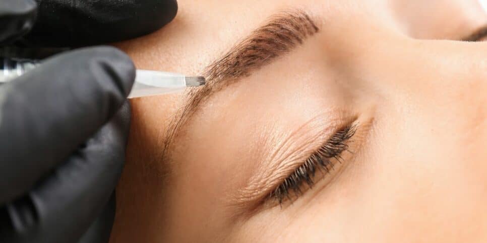 Não use mais esses 3 tipos de sobrancelha para se manter na moda (Imagem Reprodução Canva)