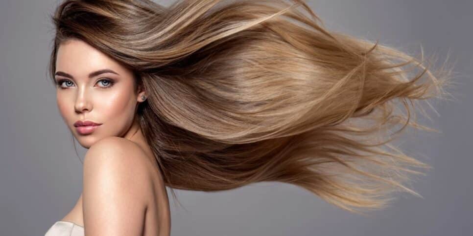 Receita caseira com 2 ingredientes para o cabelo crescer como nunca (Imagem Reprodução Canva)