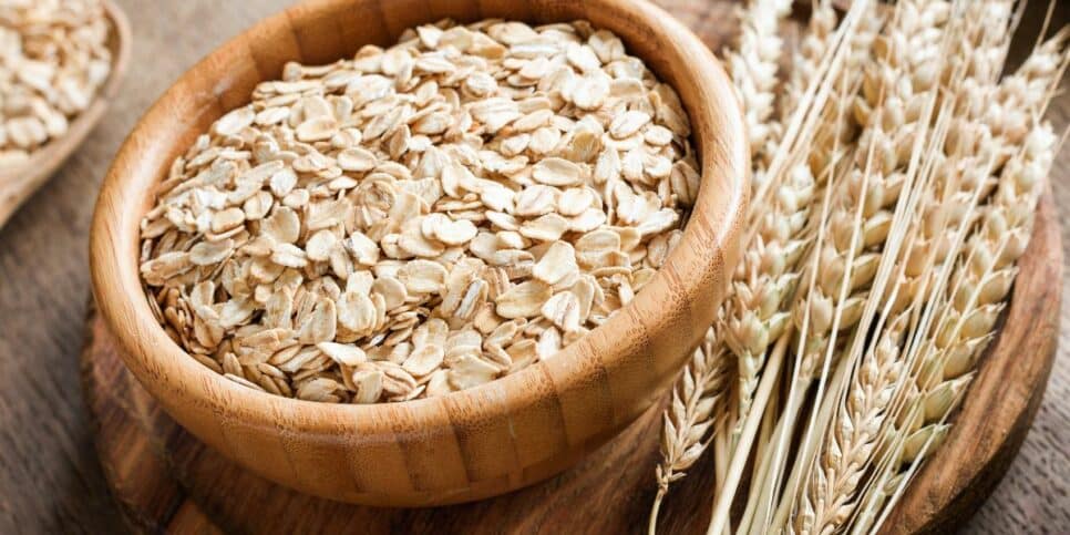 Receita caseira com aveia para deixar o rosto livre de manchas e rugas (Imagem Reprodução Canva)