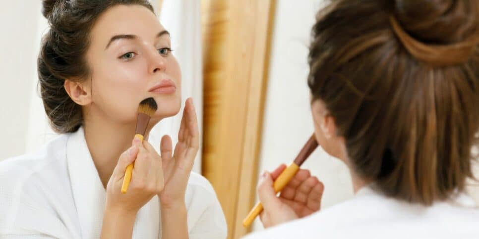 5 dicas infalíveis para escolher a base perfeita para sua maquiagem (Imagem Reprodução Canva)