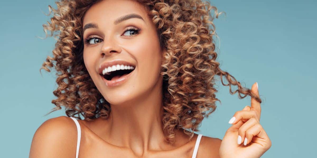 Saiba 10 cortes de cabelo para cacheadas que irão te rejuvenescer