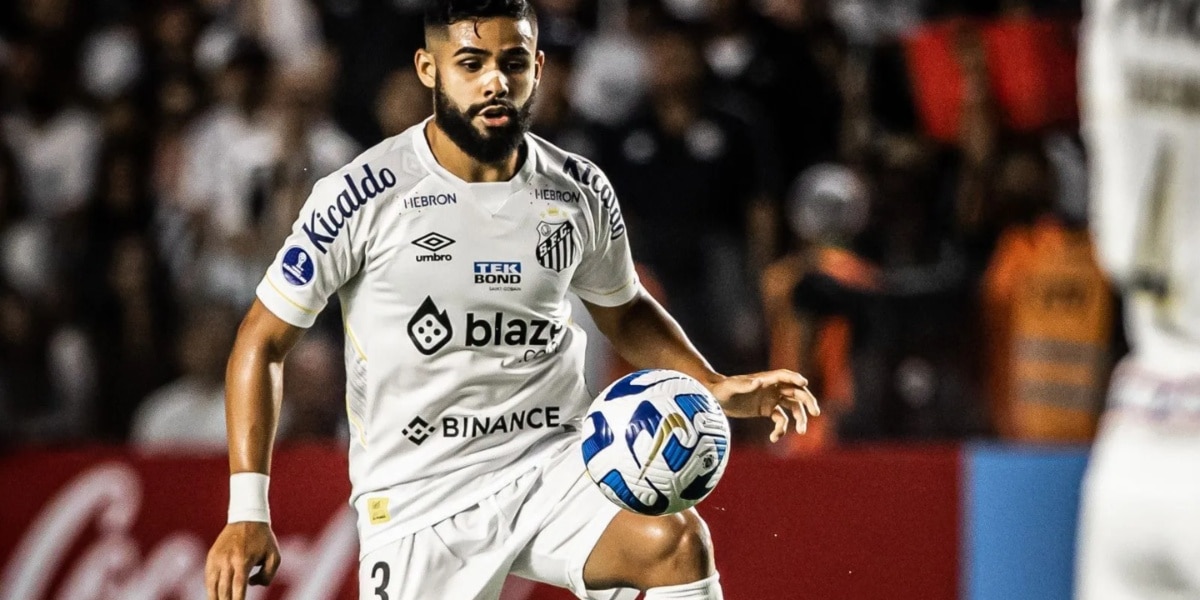 Felipe Jonatan em jogo pelo Santos (Imagem Reprodução Raul Baretta/ Santos FC)