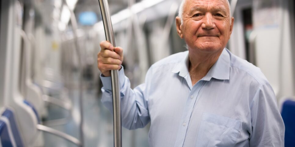 Cartão de ônibus para idoso é benefício real no Brasil (Foto: Reprodução/Internet)