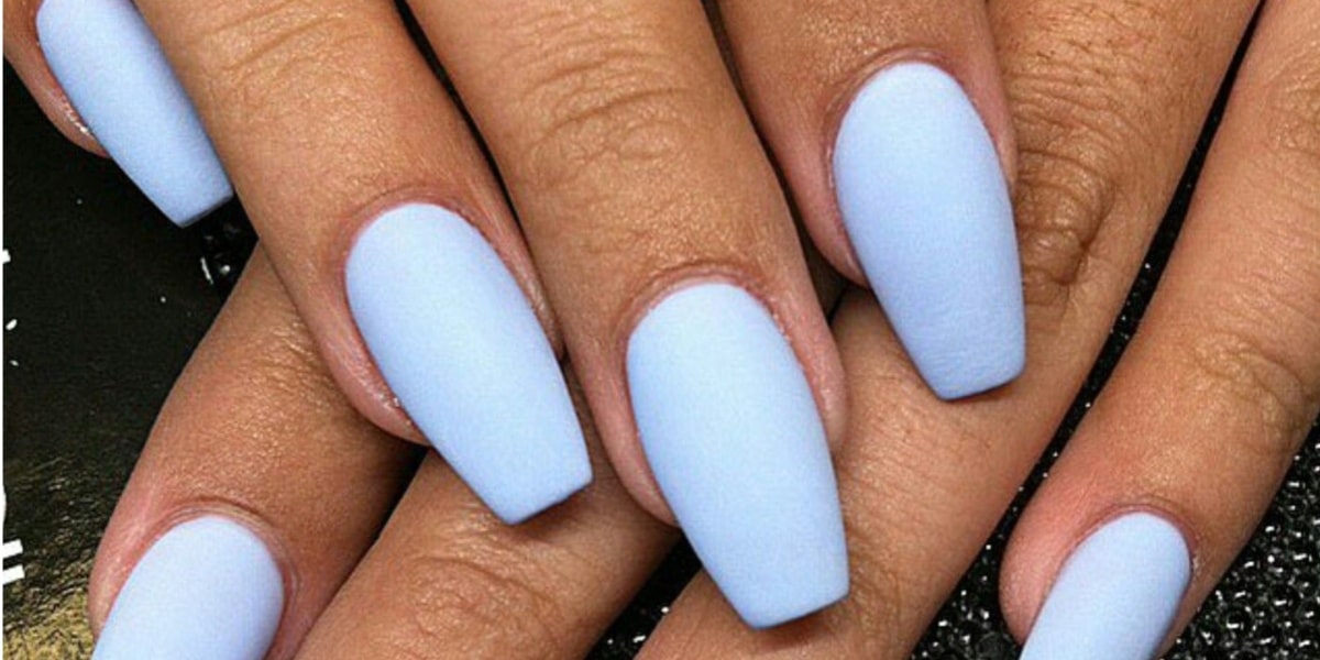 Esmalte azul pastel, tendência para 2024 (Imagem Reprodução Pinterest)