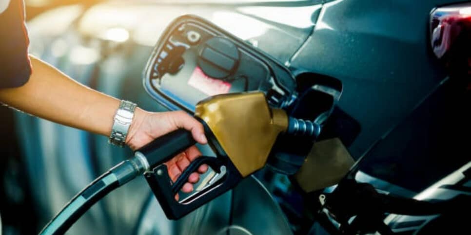 Regra dos 70% ajuda motoristas a economizar (Foto: iStock/Koonsiri Boonnak)