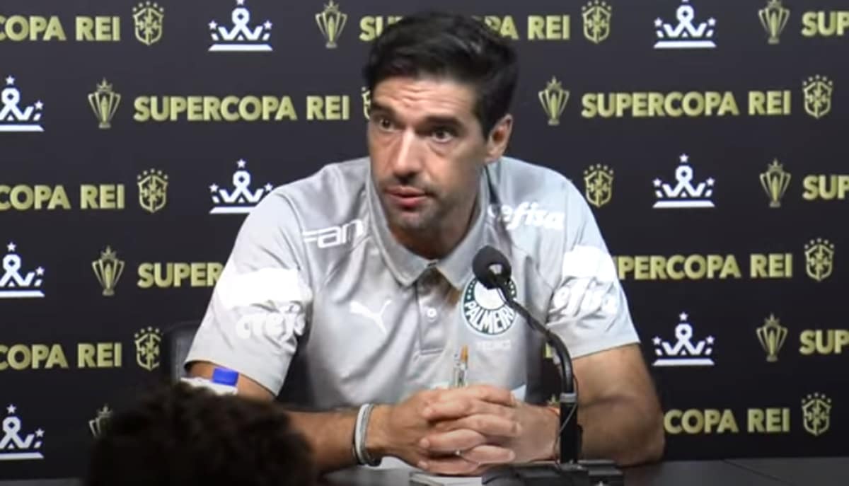 Abel Ferreira em colétiva pós-jogo na Supercopa Rei (Foto: Reprodução/ YouTube)