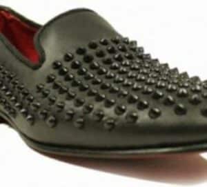 Sapatos com tachas (Foto: Reprodução / Caballo Bronco)