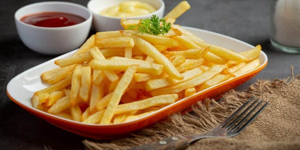 Descubra o ingrediente secreto para batatas fritas perfeitas em casa