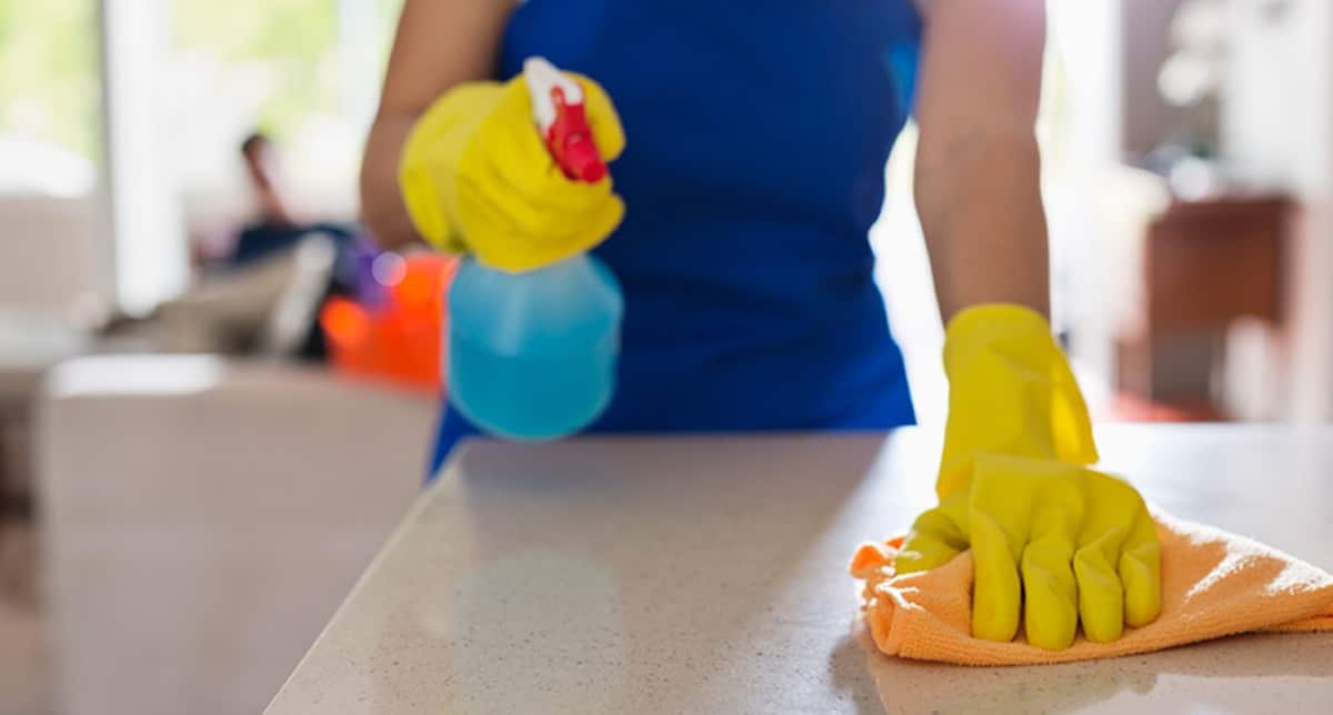 Deixe sua casa brilhando usando água oxigenada e vinagre (Foto: Reprodução/ FreePik)