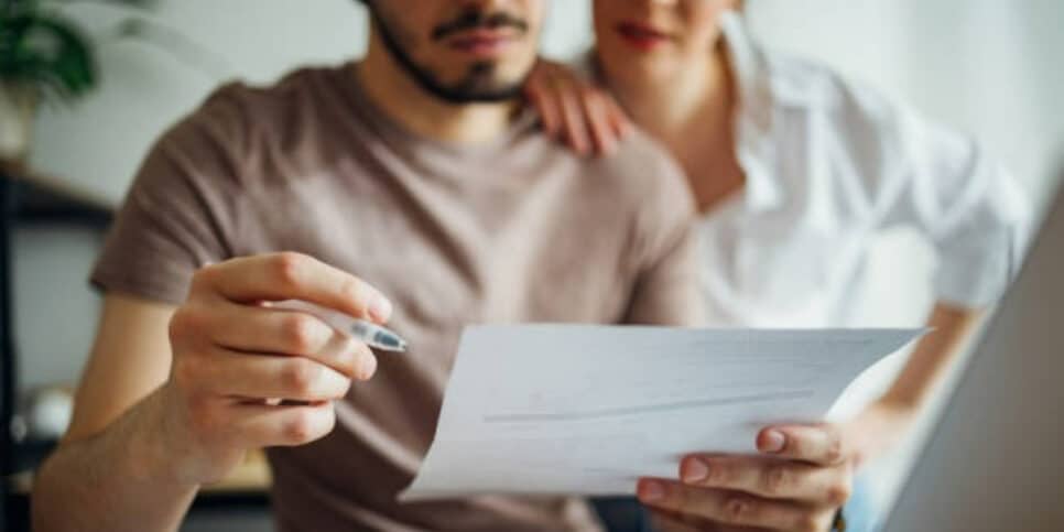 Conta de luz de graça? Veja como solicitar benefício do Governo (Foto: iStock/miniseries)