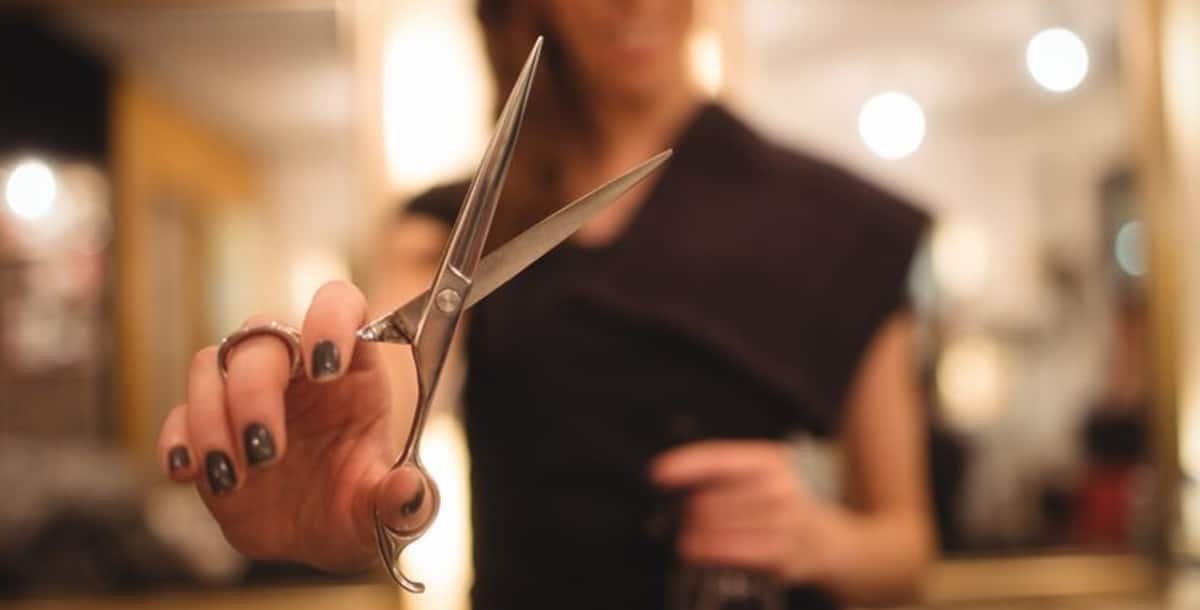 Corte curto feminino para todos os tipos de rostos; confira dica de cabeleireiro (Foto: Reprodução/ FreePik)