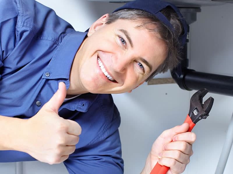Como desentupir cano (Foto: Reprodução/ Pexels) Água entupido