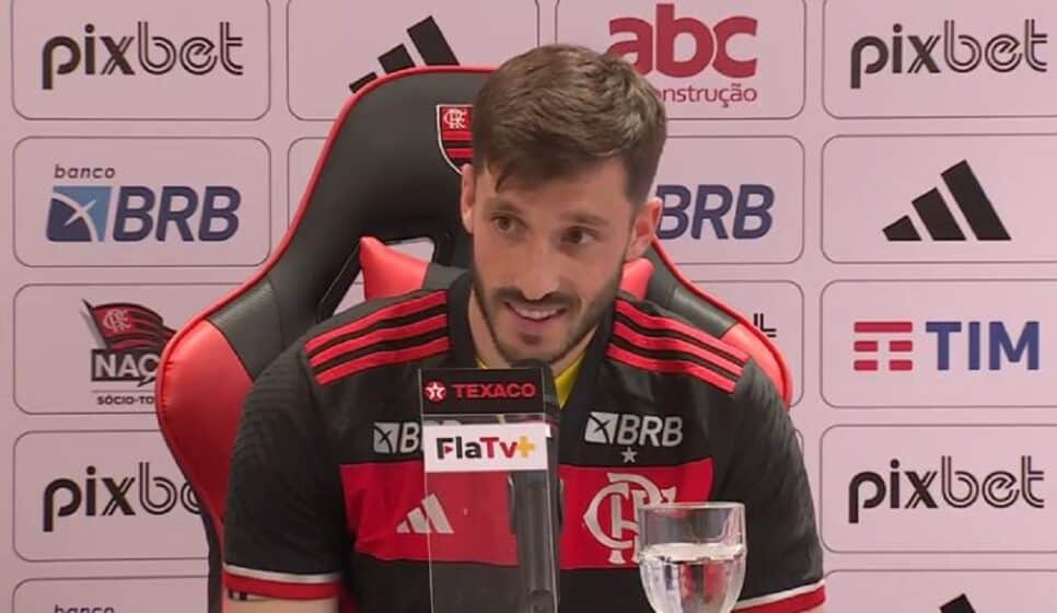 Viña no Flamengo (Foto: Reprodução/ Coletiva de Imprensa do Flamengo) Palmeiras