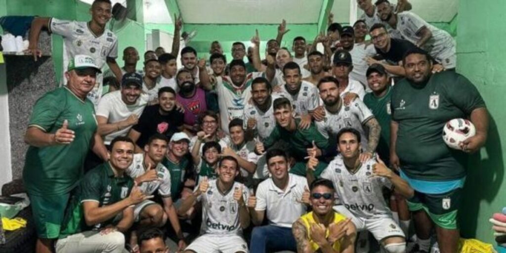 Jogadores do Sousa reunidos após vitória contra o Cruzeiro (Foto: Reprodução/Instagram)