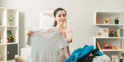 Tenha roupas cheirosas (Foto: Reprodução/Freepik)