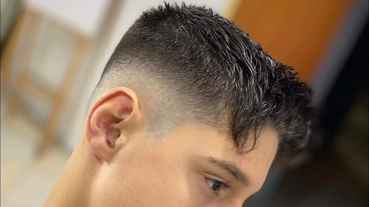 Rostos ovais masculinos Cortes de cabelo Corte Low Fade (Foto: Reprodução)