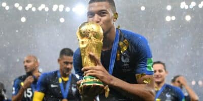 Imagem do post Mbappé faz FORTE desabafo sobre sua saída do PSG: “Não aguentaria mais um ano assim”