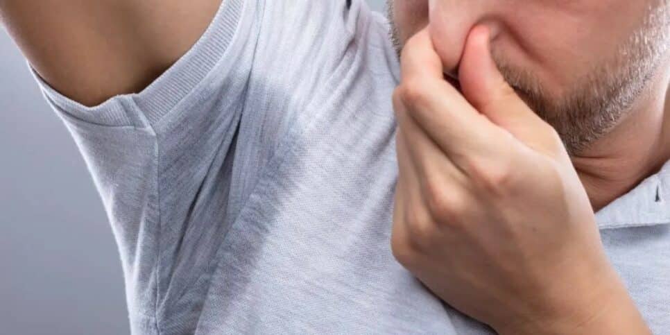 Siga estas 6 dicas essenciais para se manter fresco o dia todo e sem odor