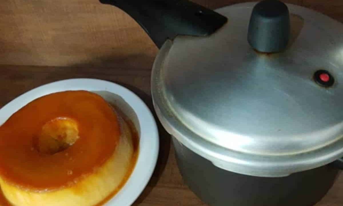 Pudim feito na panela de pressão; sobremesa pode ser testada fora de época (Foto: Reprodução/ Internet)