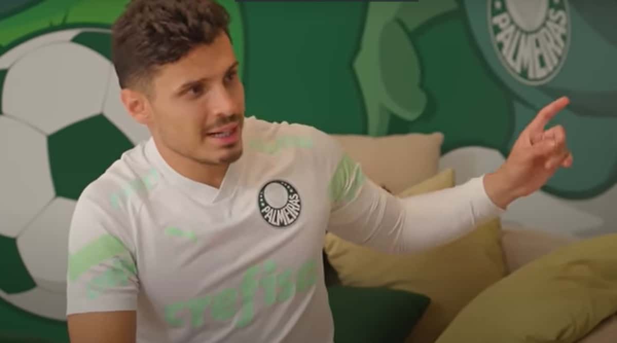 Veiga, artilheiro do Palmeiras, expõe encontro com Lionel Messi e o que craque lhe pediu (Foto: Reprodução/ YouTube/ Desimpedidos)