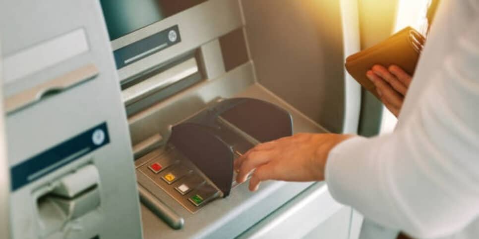 Caixa confirma liberação de saque inesperado para brasileiros (Foto: iStock/AdrianHancu)
