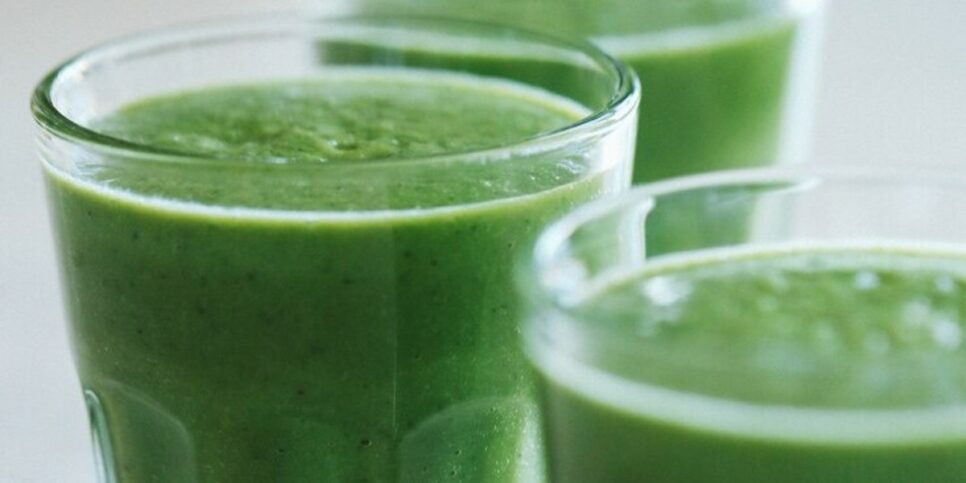 Descubra sucos detox que promovem a perda de peso e a diminuição da barriga (Foto: Reprodução/Freepik)