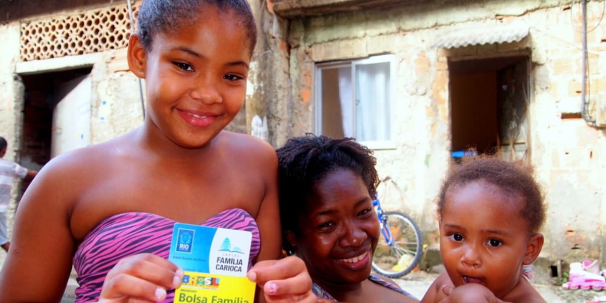 Mães solteiras podem receber adicional no Bolsa Família em março (Imagem Reprodução Rio on Whatch)