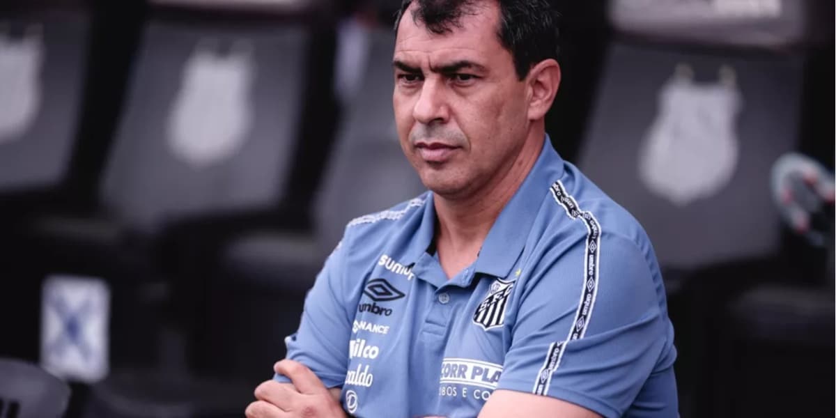 Carille, técnico de futebol do Santos (Foto Reprodução Ettore Chiereguini/AGIF)