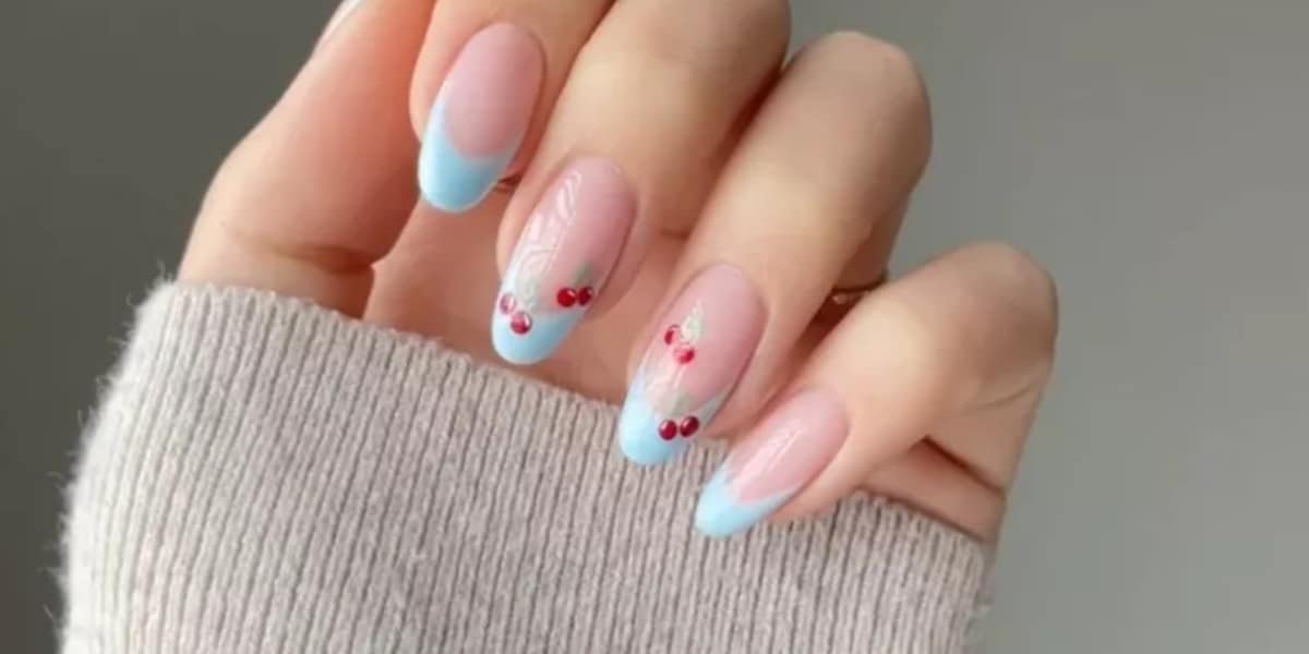 Inspiração de design para pedir para manicure (Imagem Reprodução Instagram/ @HELUVIEE)