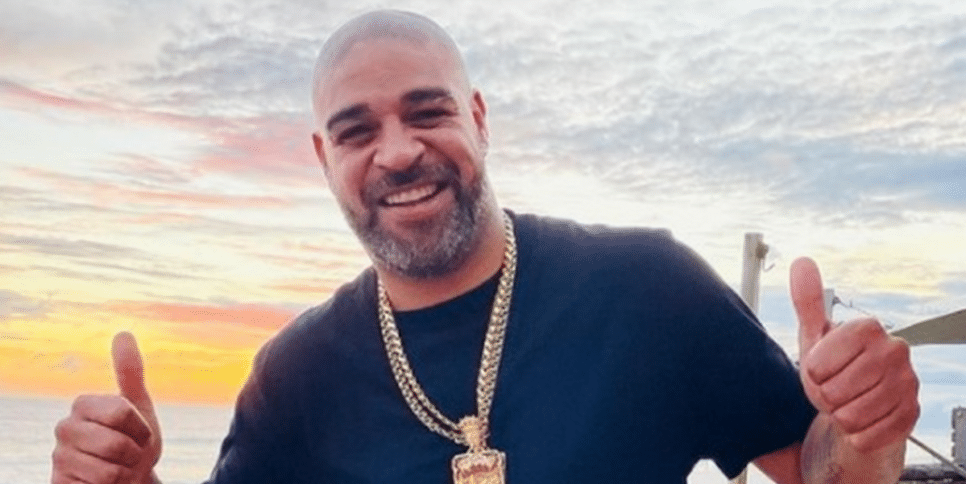 Adriano Imperador ostentou carro luxuoso nas redes sociais (Foto: Reprodução)