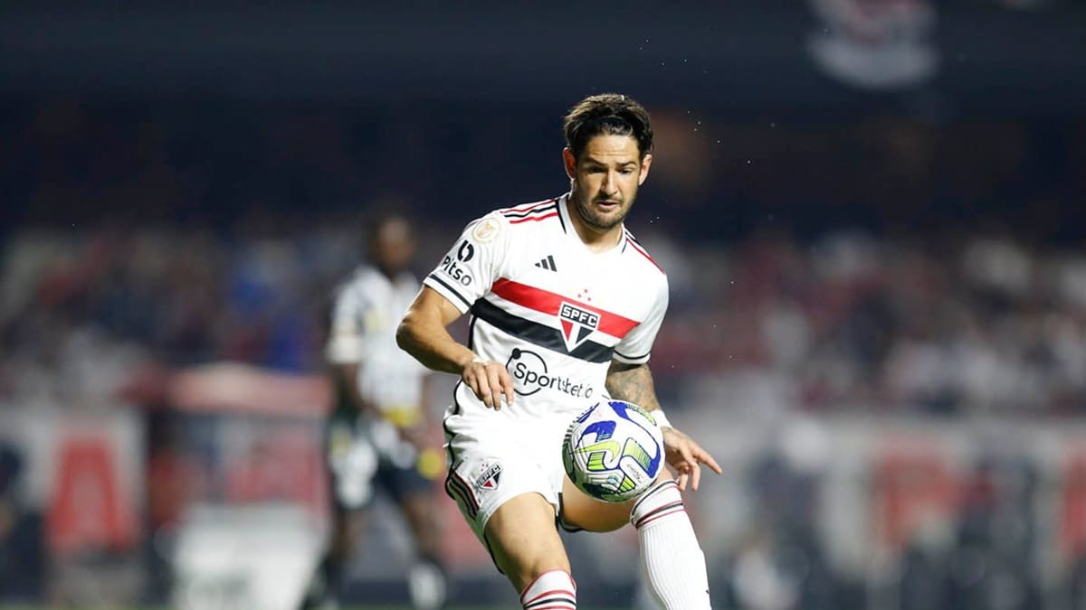 Pato foi cogitado a reforço do Flamengo e descartado em seguida, segundo jornalista (Foto: Reprodução/ Paulo Pinto/ SPFC)