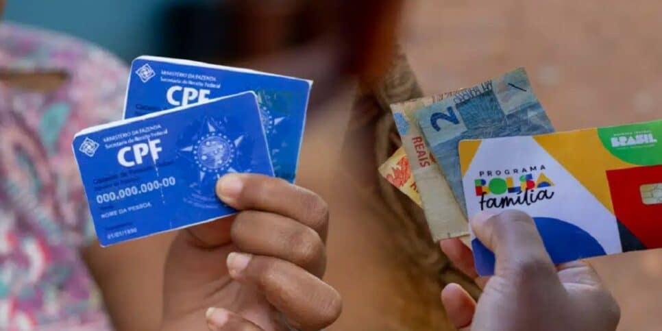 CPF e cartão do Bolsa Família (Foto: Reprodução / Pronatec)