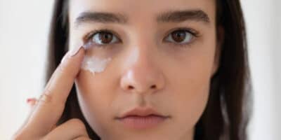 Aprenda a preparar um creme milagroso para o contorno dos olhos (Foto: iStock/bymuratdeniz)