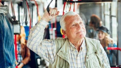 Idosos brasileiros agora tem direito ao transporte público gratuito aos 60+ (Foto: Reprodução/ Internet)