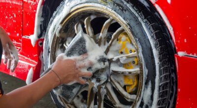 Imagem do post MANUTENÇÃO: Truque básico em 2 INGREDIENTES SIMPLES para deixar os PNEUS do seu carro ou moto RELUZENTES