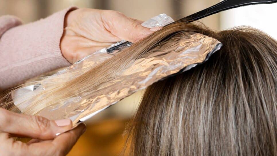 5 indicações de mechas que deixam mulher 40+ rejuvenescidas (Foto: Reprodução/ FreePik)