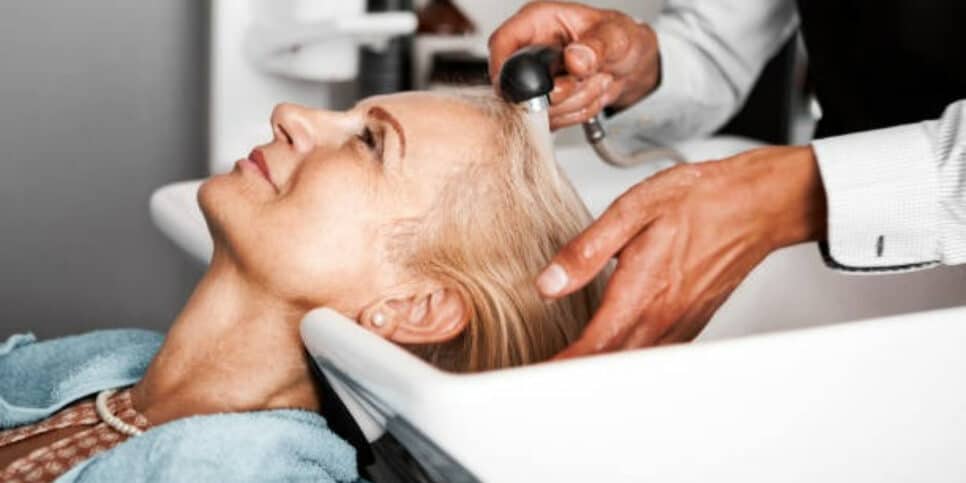 Tem mais de 50? Veja como salvar o seu cabelo agora mesmo (Foto: iStock/Nastasic)