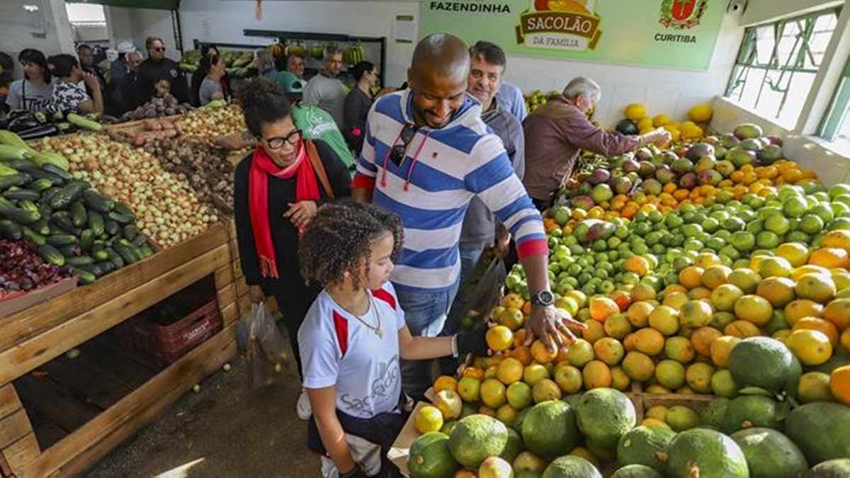 Brasileiros terão futura ajuda de custo na compra de alimentos básicos (Foto: Reprodução/ Internet)