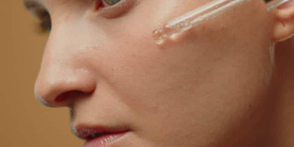 Aprenda a fazer o MELHOR tônico facial com apenas 1 ingrediente (Foto: iStock)