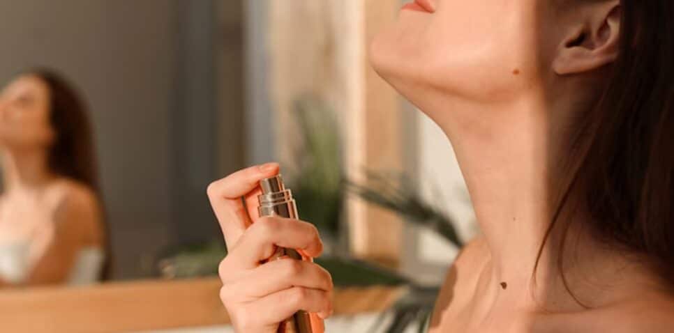 cotidiano aromas 5 perfumes femininos da marca natura que grudam na pele das mulheres (Foto: Reprodução/ FreePik)