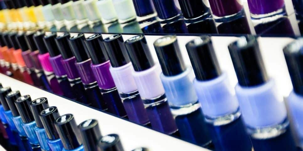 Especialistas apontam esmaltes que serão tendência de maio à outubro (Imagem Reprodução Canva)