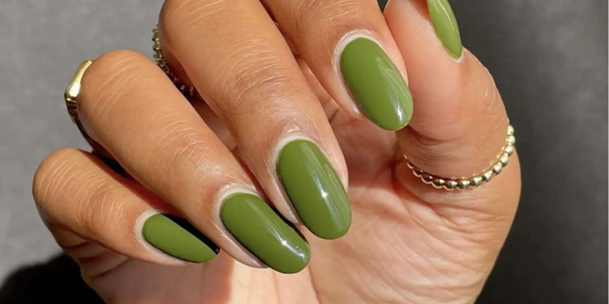 Verde Oliva esmalte sucesso no outono (Imagem Reprodução Like Magazine)