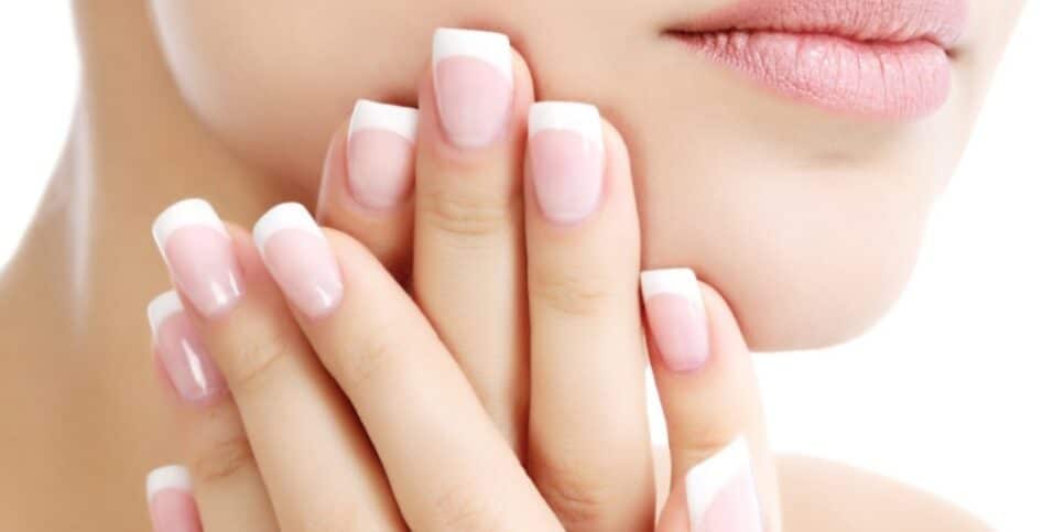 Fortalecer natural Melhore a aparência e a saúde das unhas com essa mistura caseira (Imagem Reprodução Canva)
