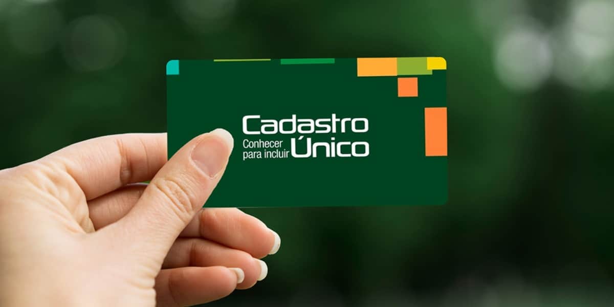 Cadastrados no CadÚnico podem receber benefícios ainda em abril (Imagem Reprodução Freepick)