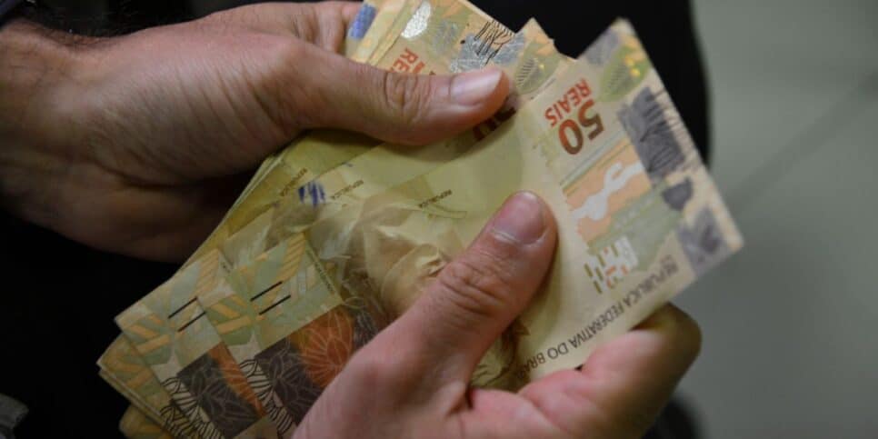 Novo valor do salário mínimo 2025 vaza e brasileiros se surpreendem (Imagem Reprodução Agência Brasil)