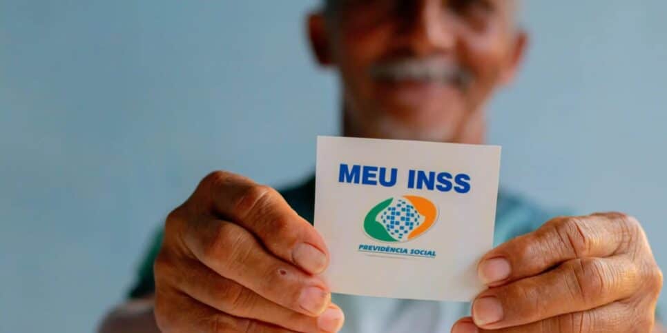 13º salário idosos parcela INSS libera pagamento em dobro para aposentados e pensionistas em abril (Imagem Reprodução Divulgação)