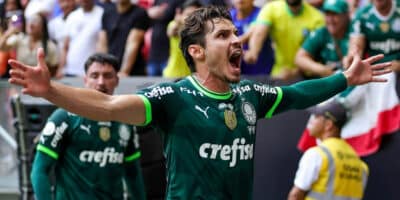 Raphael Veiga tem futuro incerto e Palmeiras vive impasse (Foto: Getty Images)