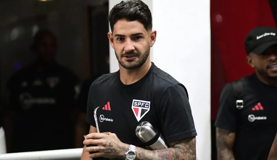 Alexandre Pato saiu do São Paulo, está sem clube, e terminou sendo cogitado à Série B (Foto: Reprodução/ Marcos Ribolli/ SPFC)