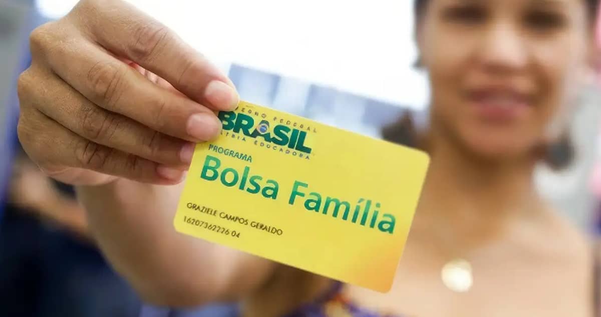 Cartão antigo do Bolsa Família: Auxílio beneficia famílias de baixa renda e diante de regras (Foto: Reprodução/ Internet)