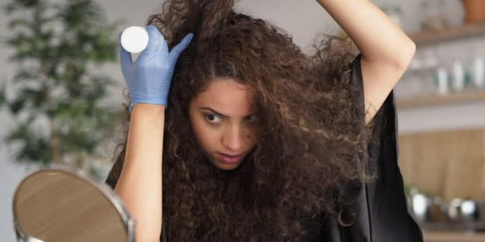 Chega de cabelo branco! Conheça a tinta de noz-moscada (Foto: iStock)